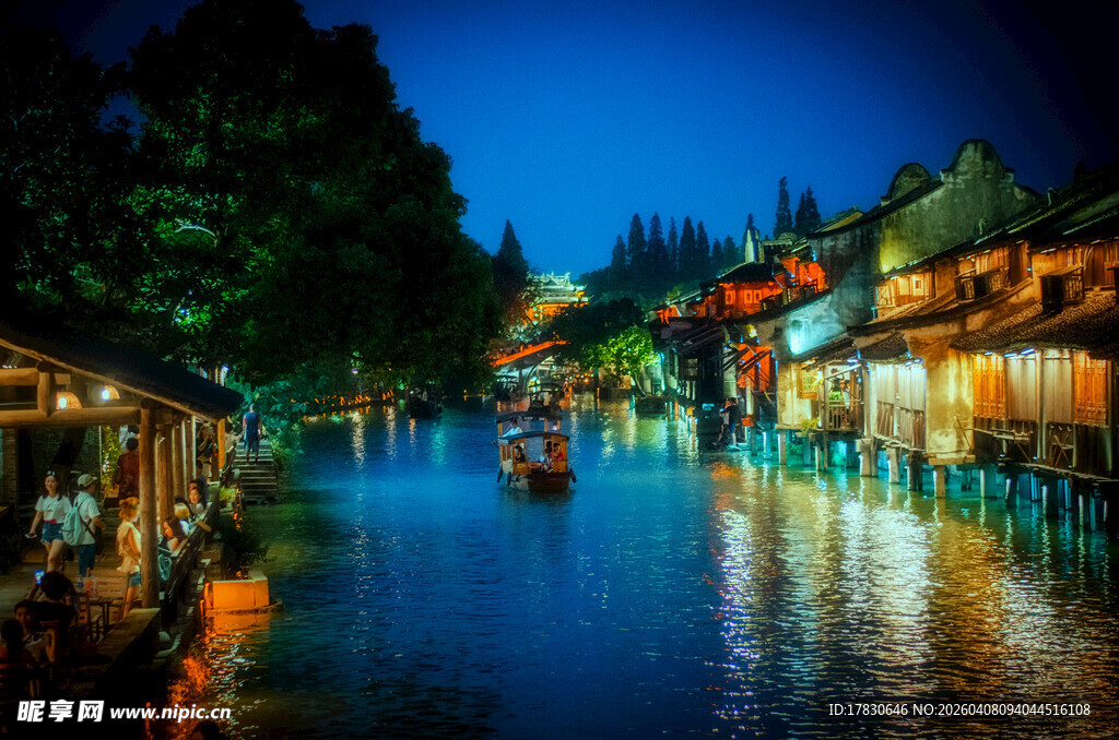 江南水乡夜景静谧迷人
