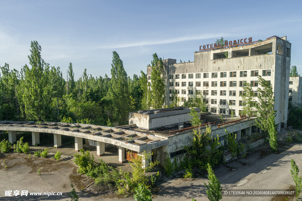 废弃医院的荒芜景象