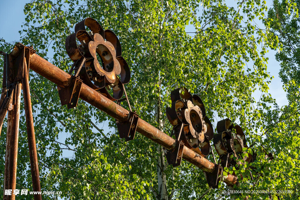 户外生锈齿轮装置