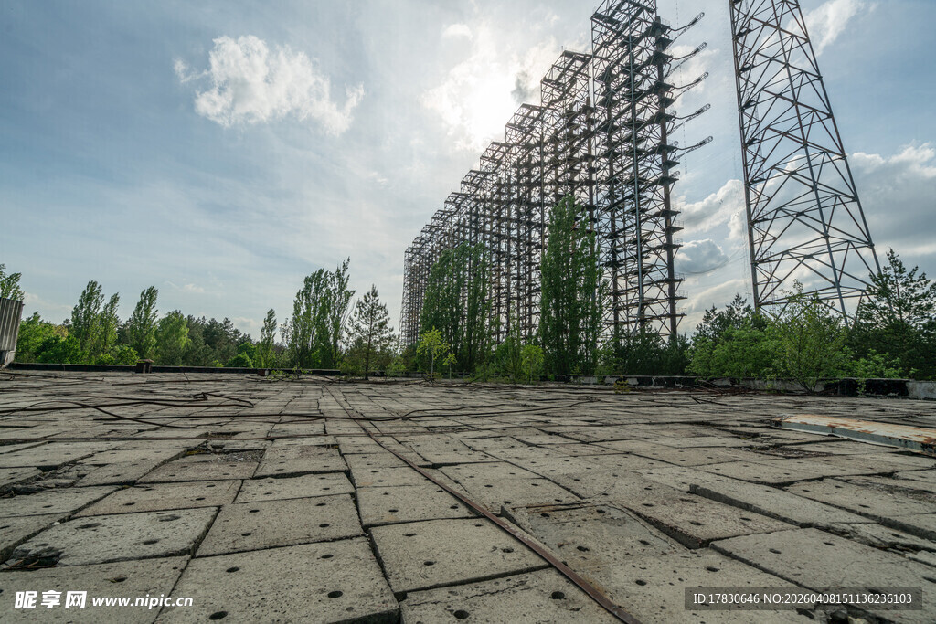 废弃铁塔场地