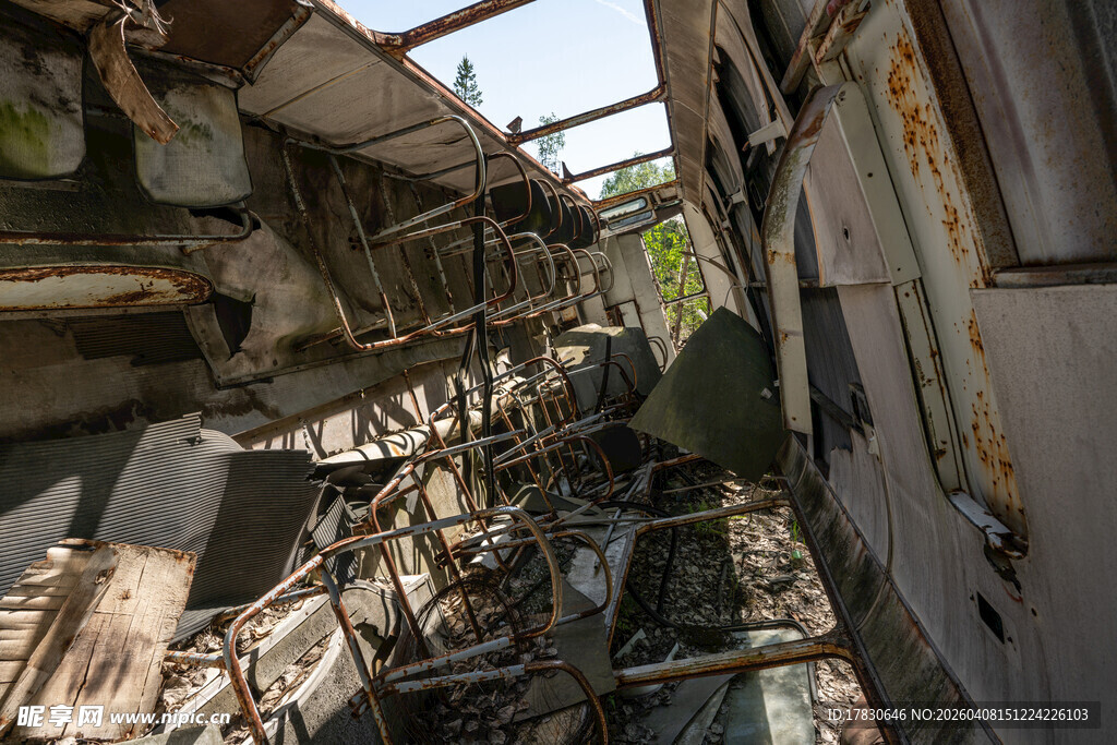 废墟中的破败景象