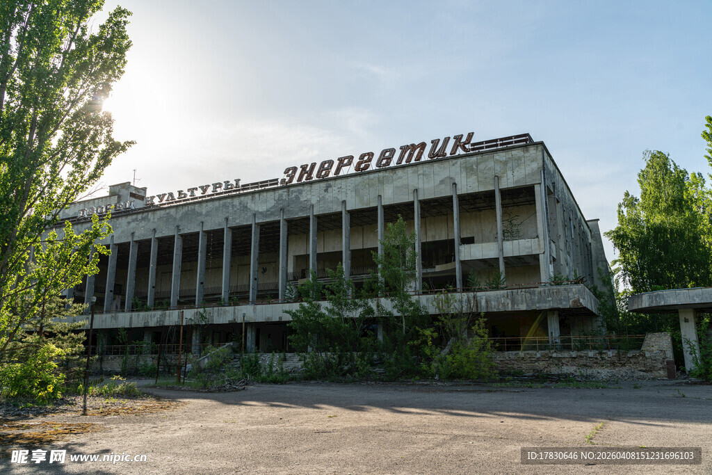 废弃医院大楼外观