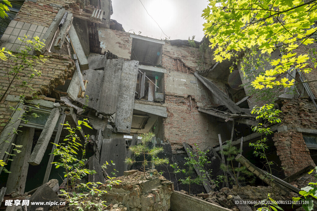 废弃破败的残垣断壁