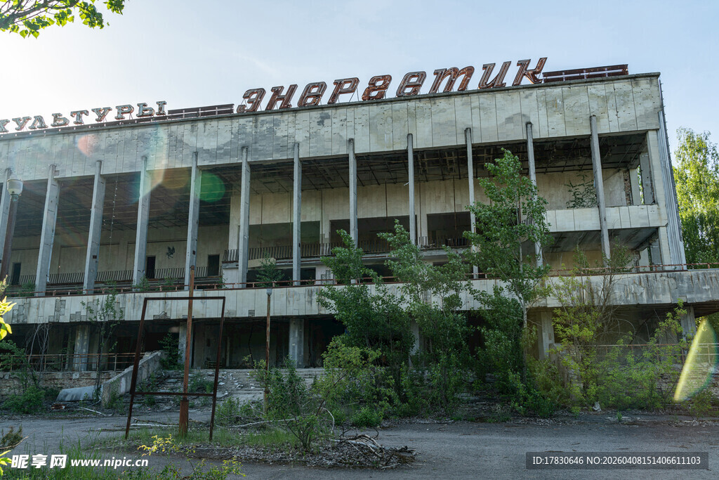 废弃建筑尽显沧桑