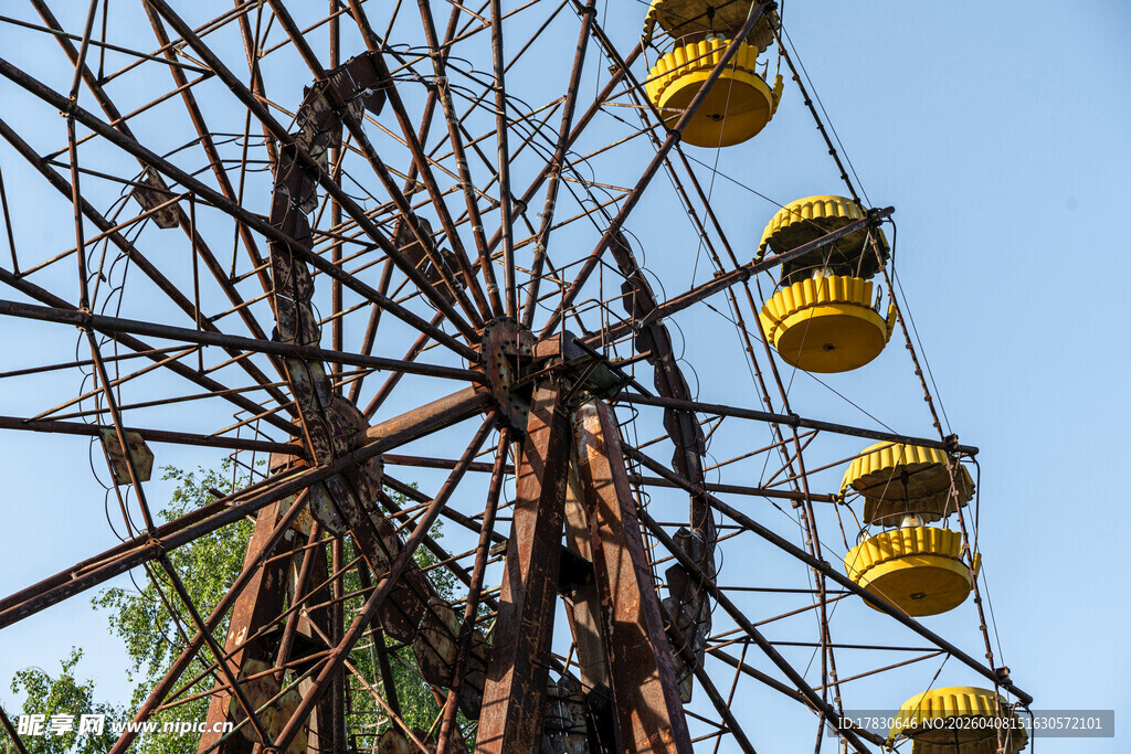 复古摩天轮尽显岁月痕迹