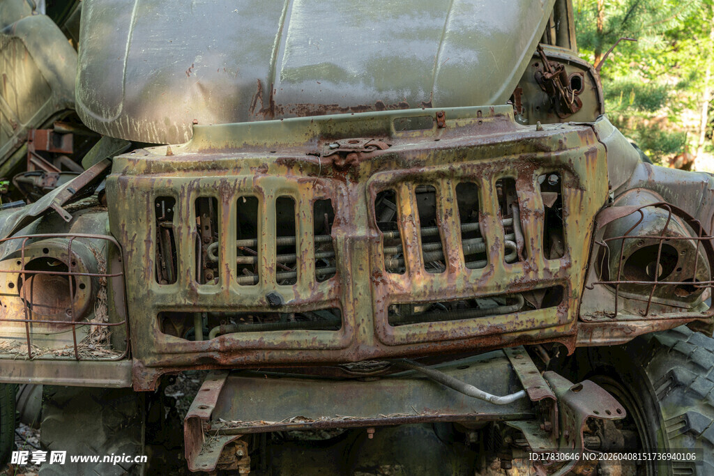 老旧吉普车的沧桑前脸