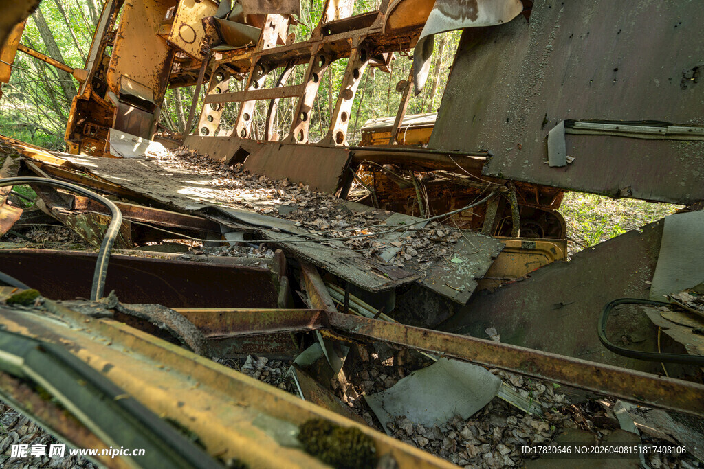 废弃机械残骸