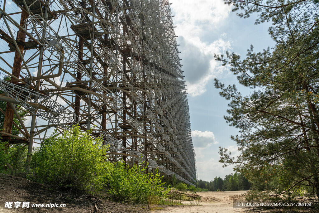 户外大型金属结构建筑景观