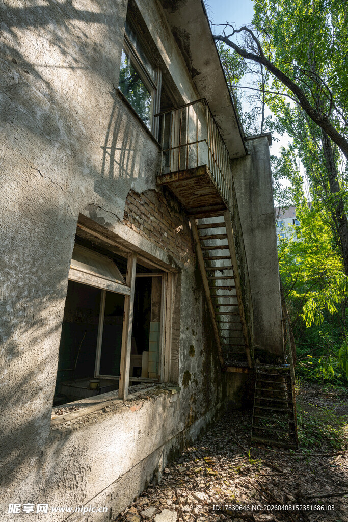 废弃房屋尽显岁月沧桑