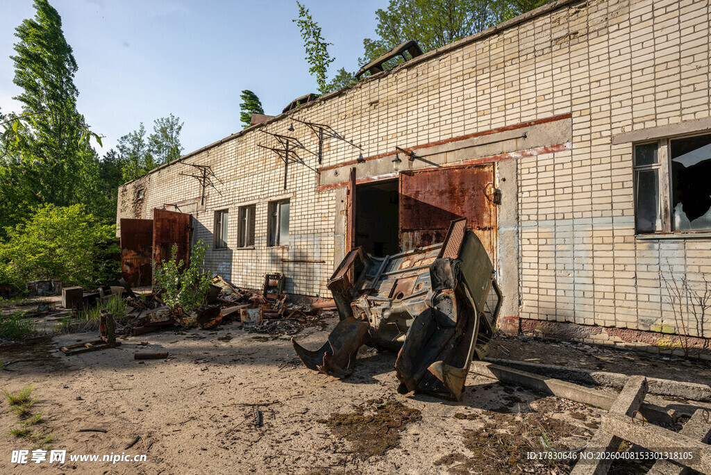 废弃厂房尽显岁月沧桑