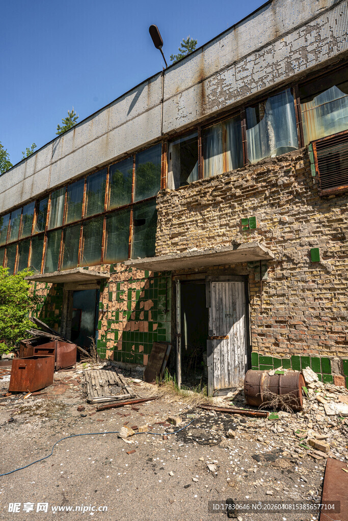 废弃破旧建筑外观景象