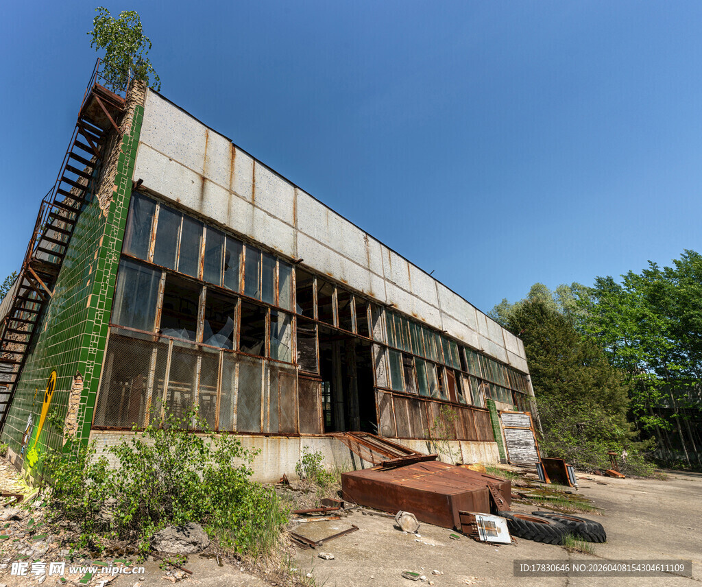 废弃工业建筑尽显沧桑