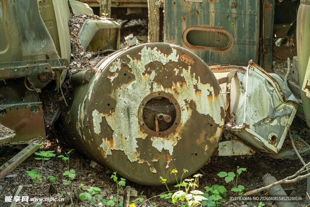 生锈废旧机械零件