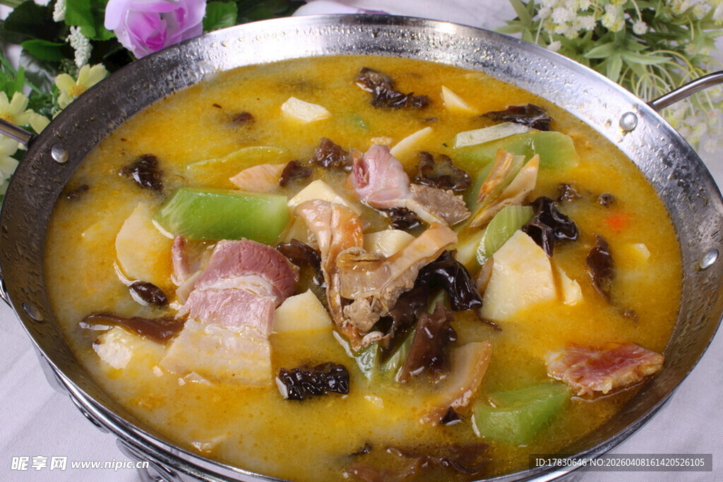 砂锅土豆炖牛肉