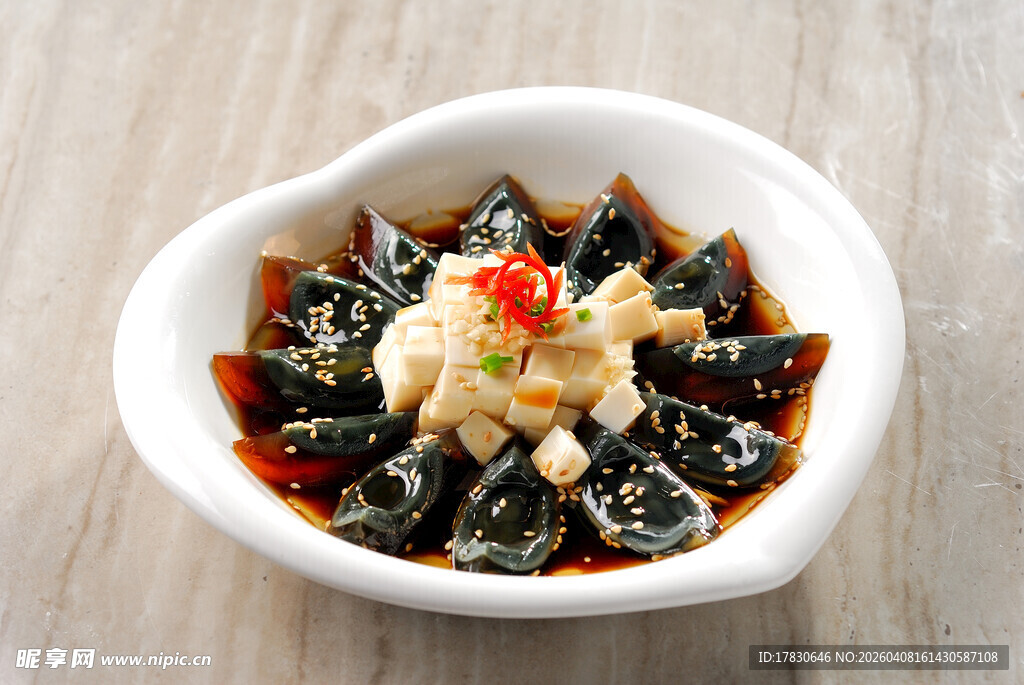 皮蛋拌豆腐