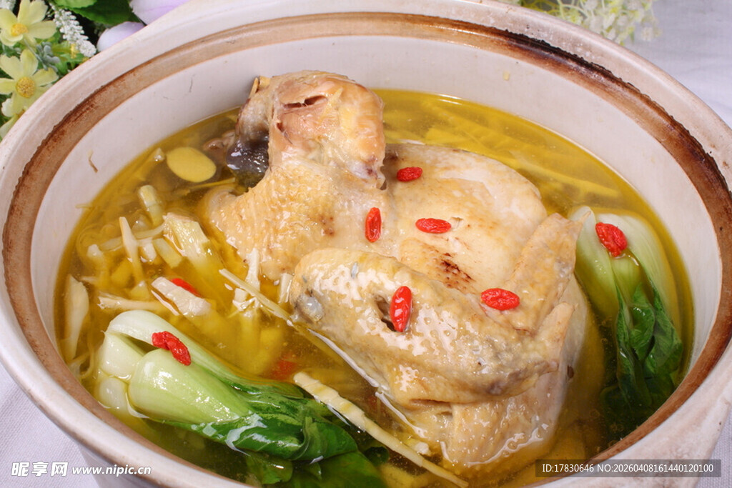 砂锅炖鸡汤