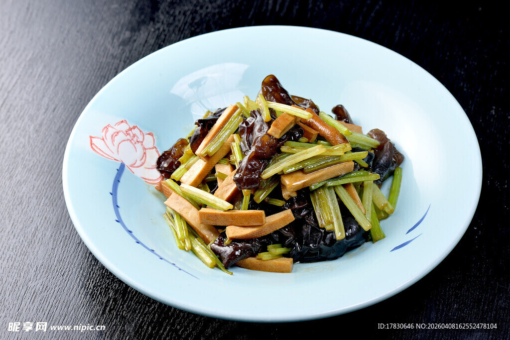 木耳芹菜炒香干