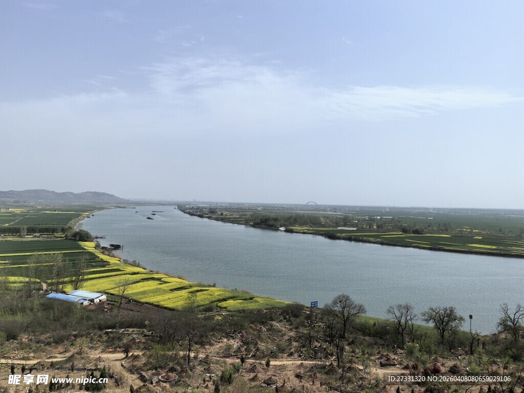 河畔田园风光远眺