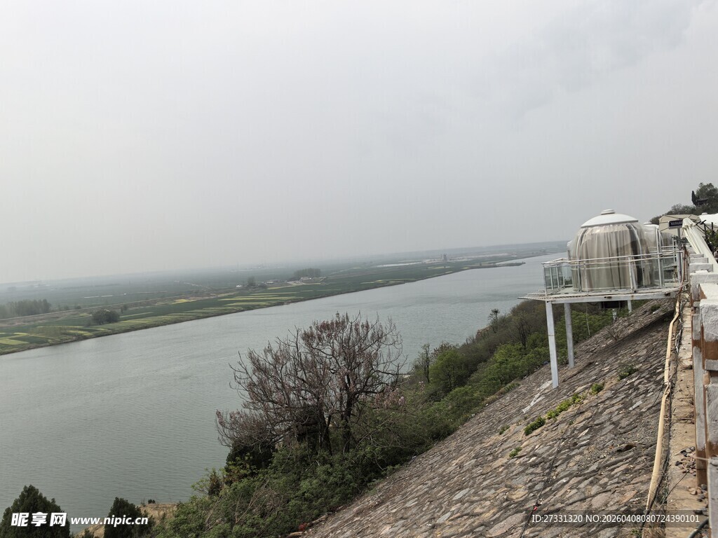 俯瞰河畔观景台景色