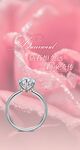 璀璨钻戒置于柔粉背景中