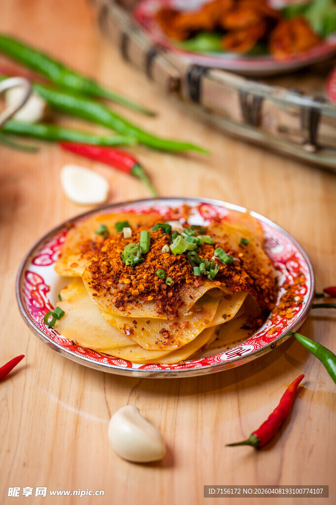 美味肉酱麻辣土豆片凉拌菜