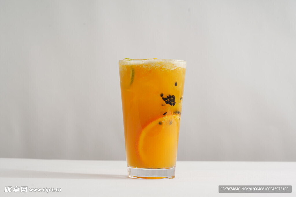 一杯美味的黄桃果茶