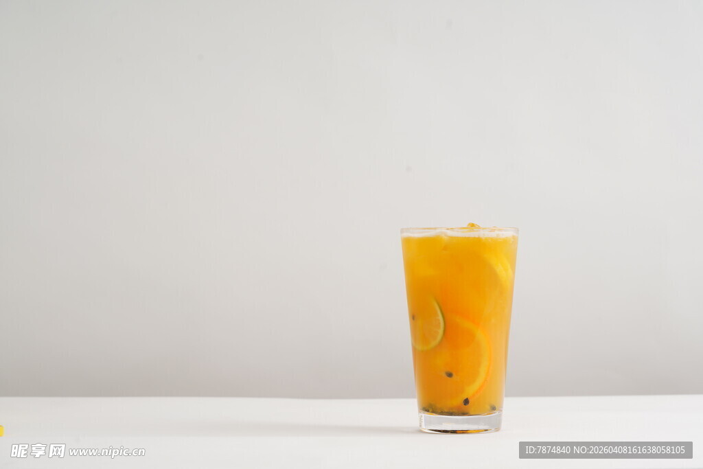 一杯鲜榨芒果汁