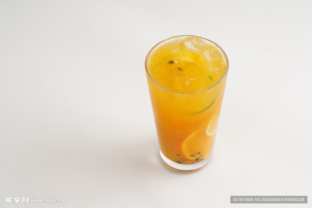一杯美味的金桔柠檬饮品