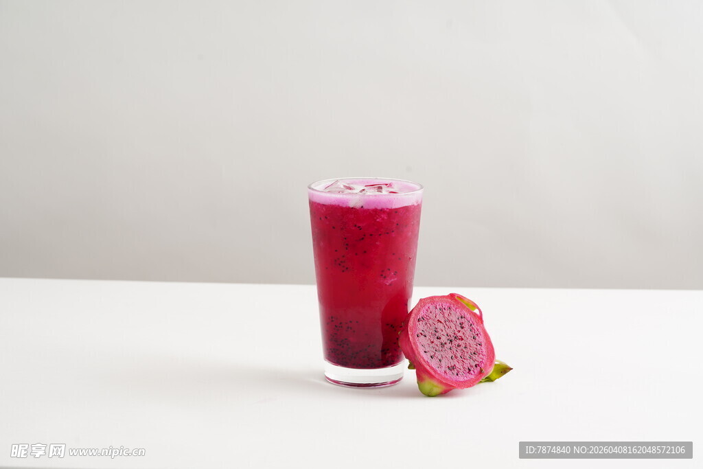 一杯美味的火龙果果汁