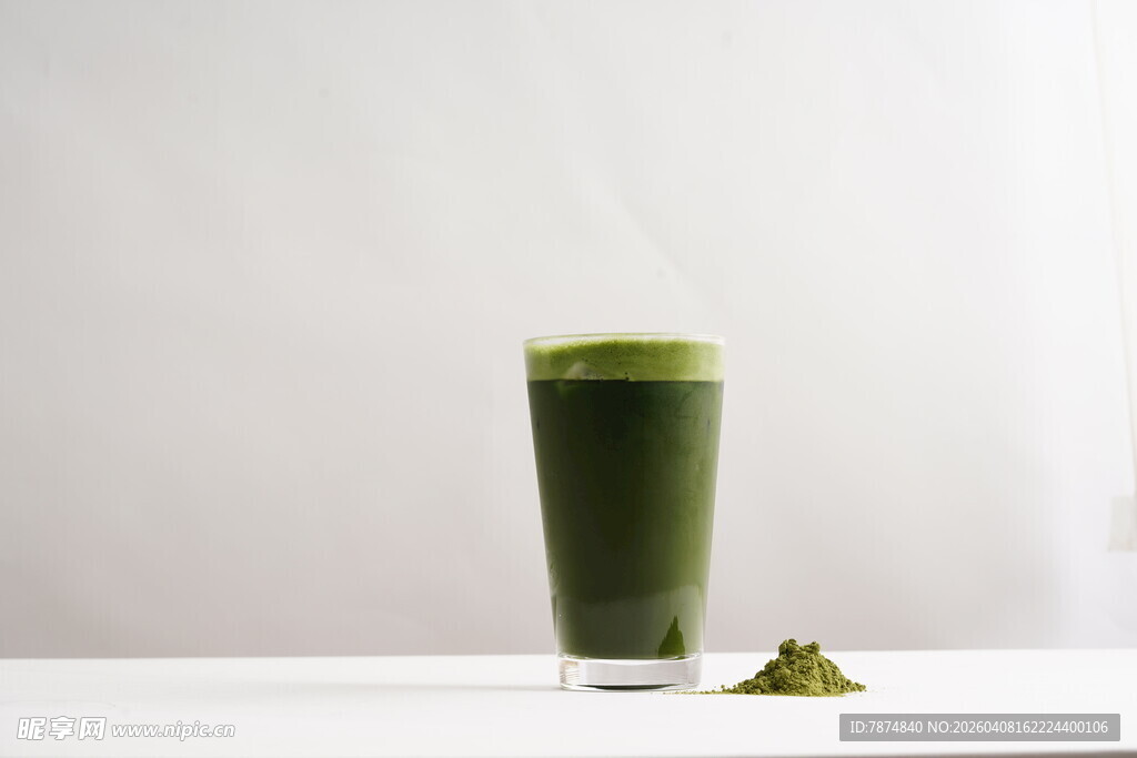 一杯抹茶饮品 清新诱人