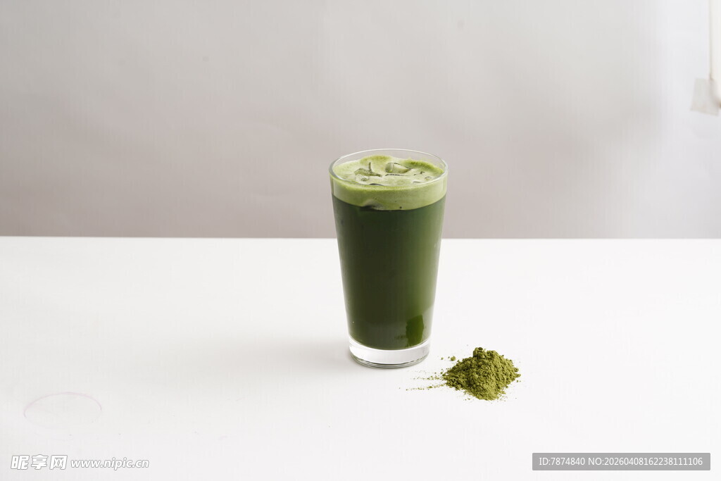 一杯抹茶饮品 清新诱人