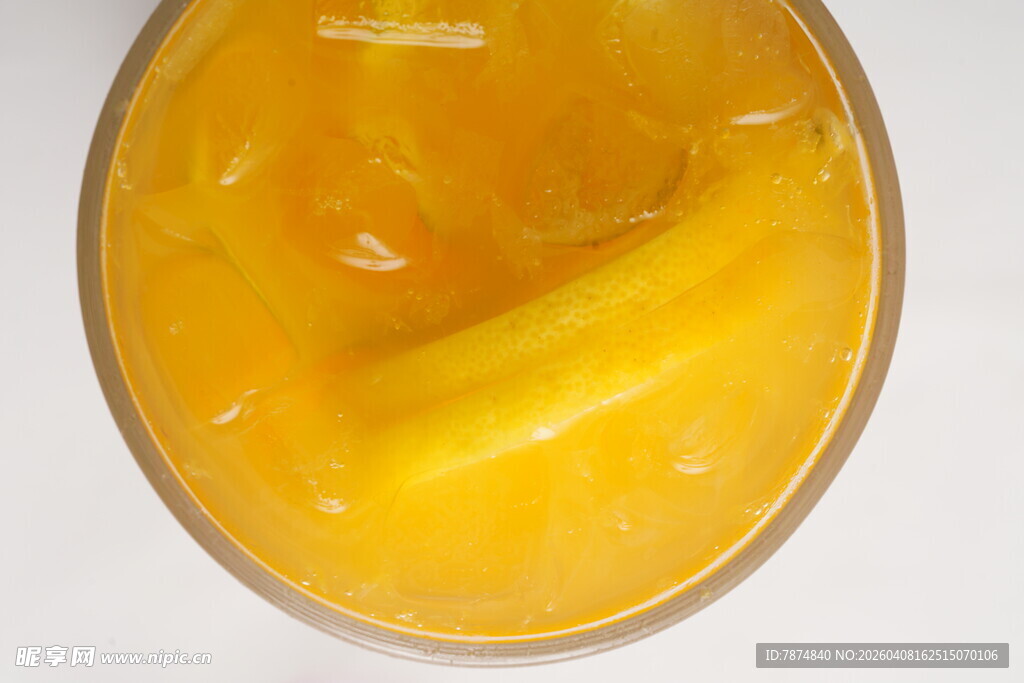 一杯美味的黄色芒果汁