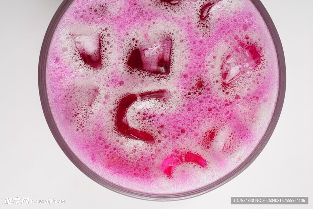 粉色冰饮 清凉诱人