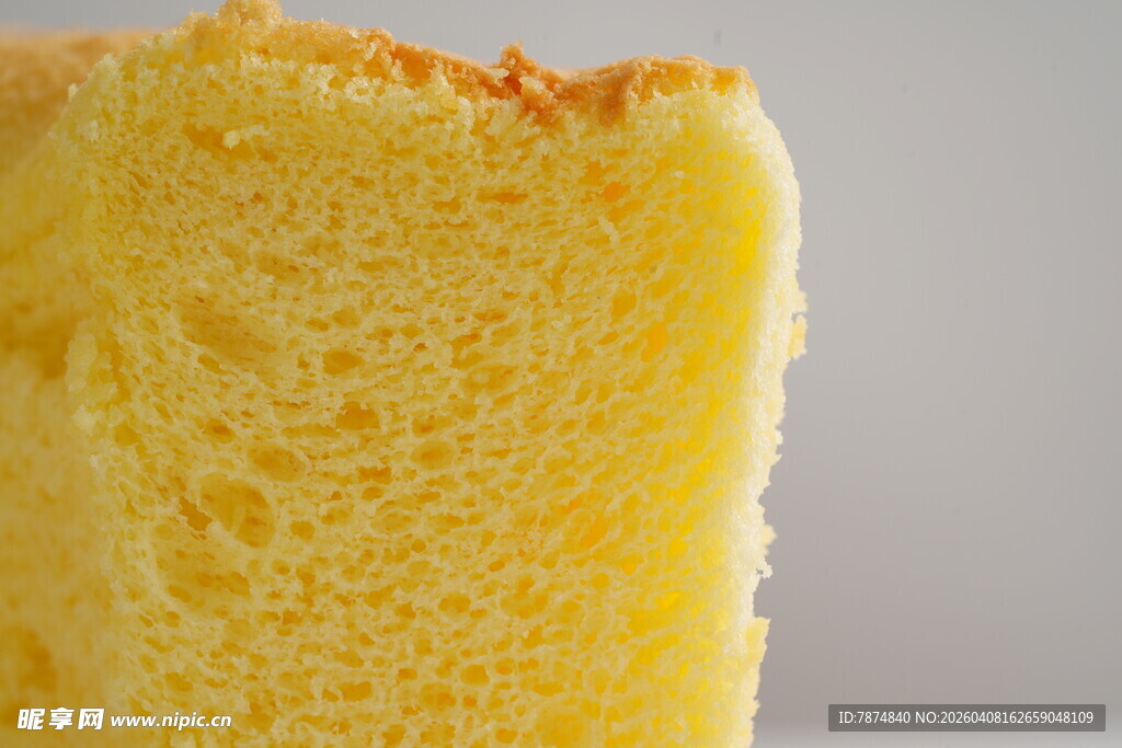 松软金黄的美味海绵蛋糕