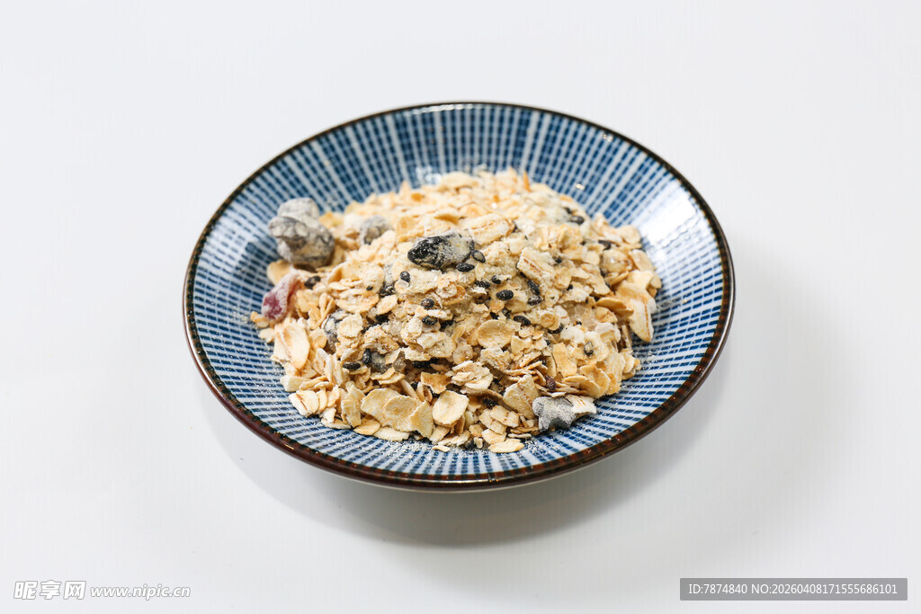 蓝碗装的美味燕麦片