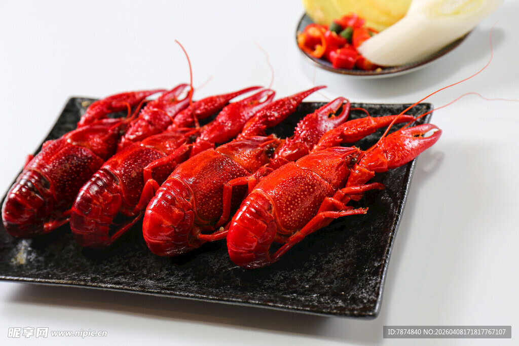 美味小龙虾摆盘诱人