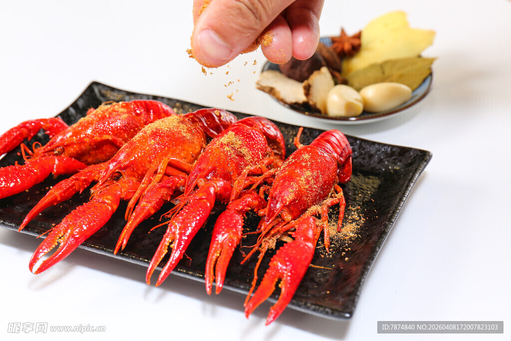 美味小龙虾诱人上桌