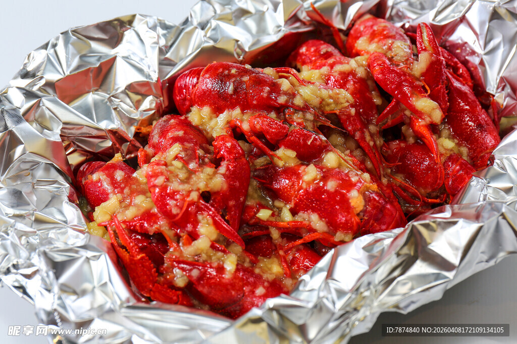 锡纸包裹的香辣美味小龙虾