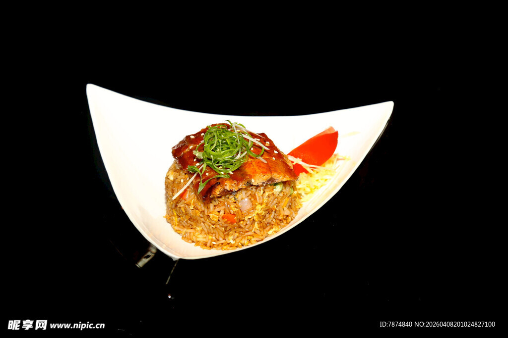 精致摆盘的美味特色菜肴