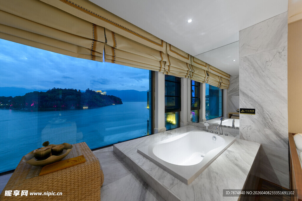 海景落地窗豪华浴室