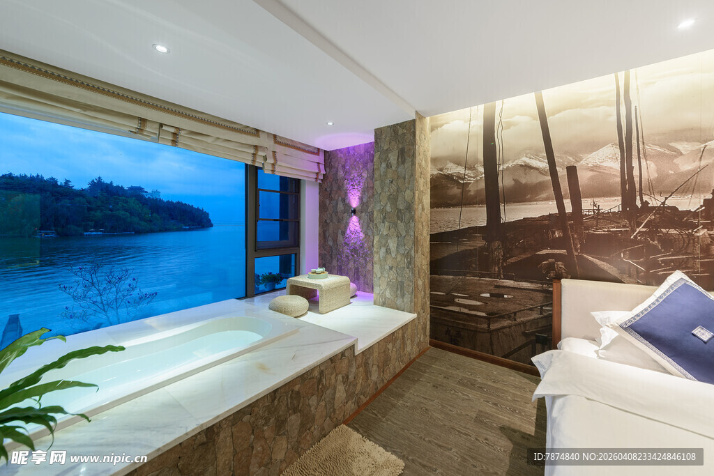 豪华浴室 窗外湖景尽收眼底