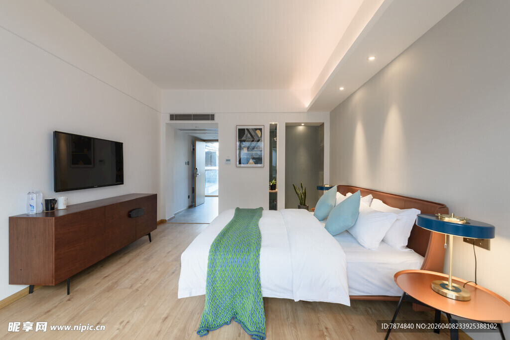 现代简约风格温馨卧室