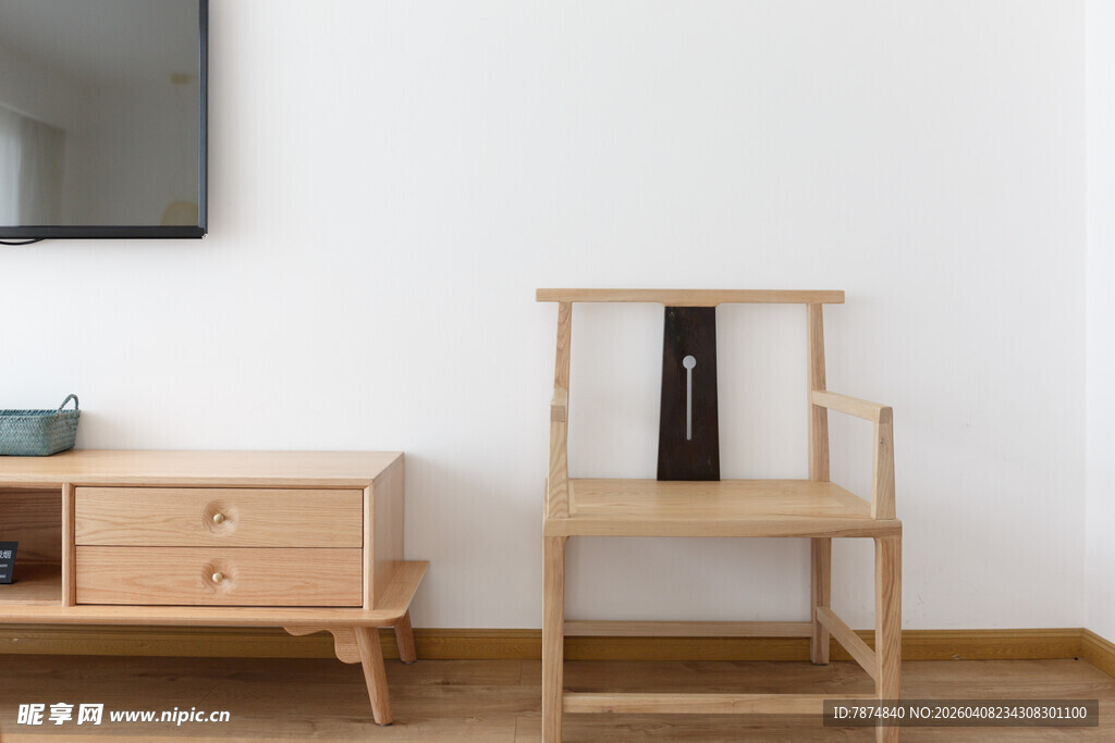简约木质家具室内一角