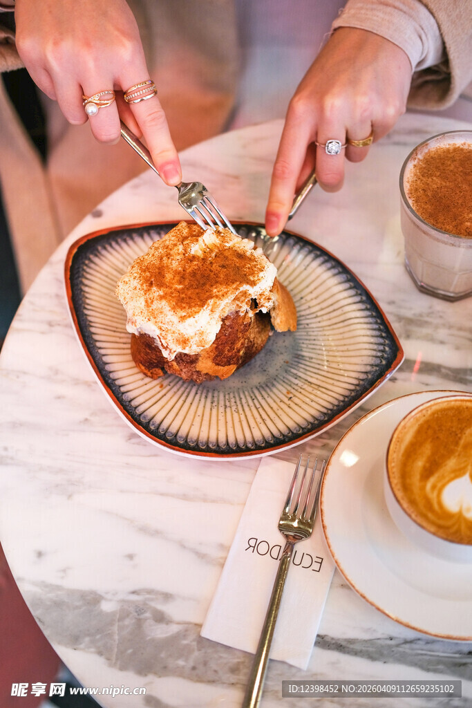 美味甜点搭配咖啡时刻