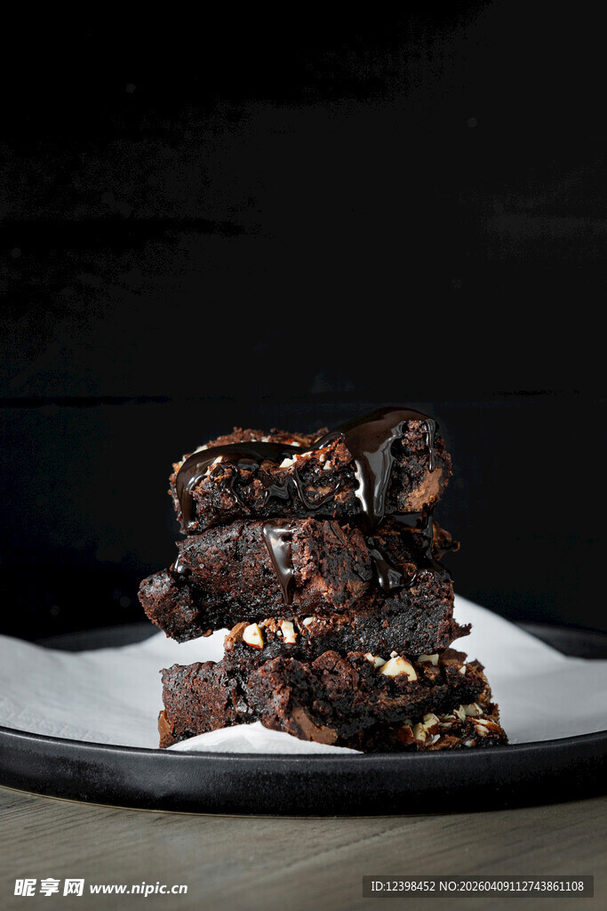 美味巧克力布朗尼堆叠
