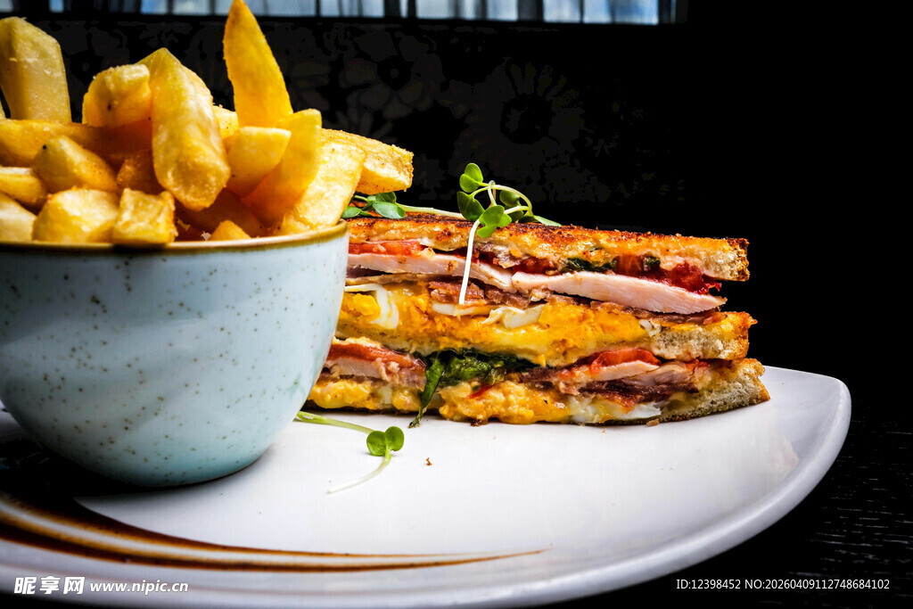 美味三明治配金黄薯条