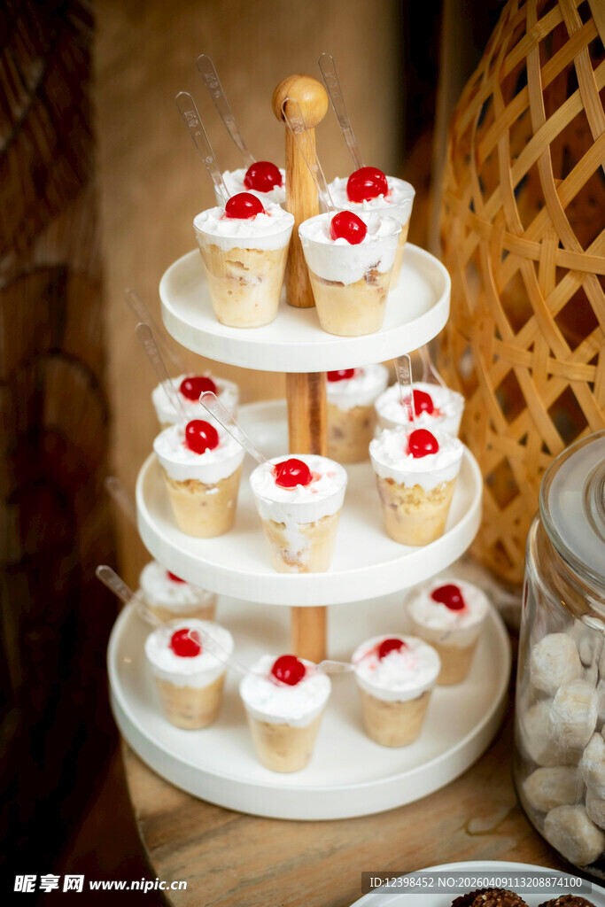 多层纸杯蛋糕展示架