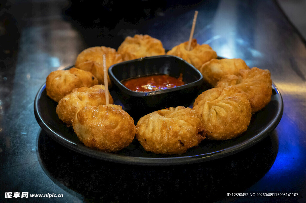 美味炸物配蘸料
