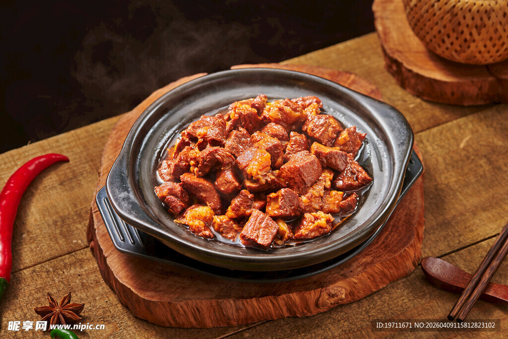砂锅坛肉