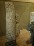 古老石柱文物展示